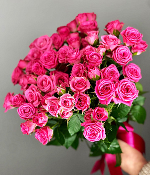 9 кустовых роз 40 см