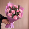 Букет_9 розовых гвоздик с эвкалиптом