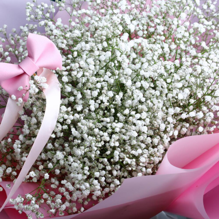 Букет_Белая гипсофила с розовым бантом